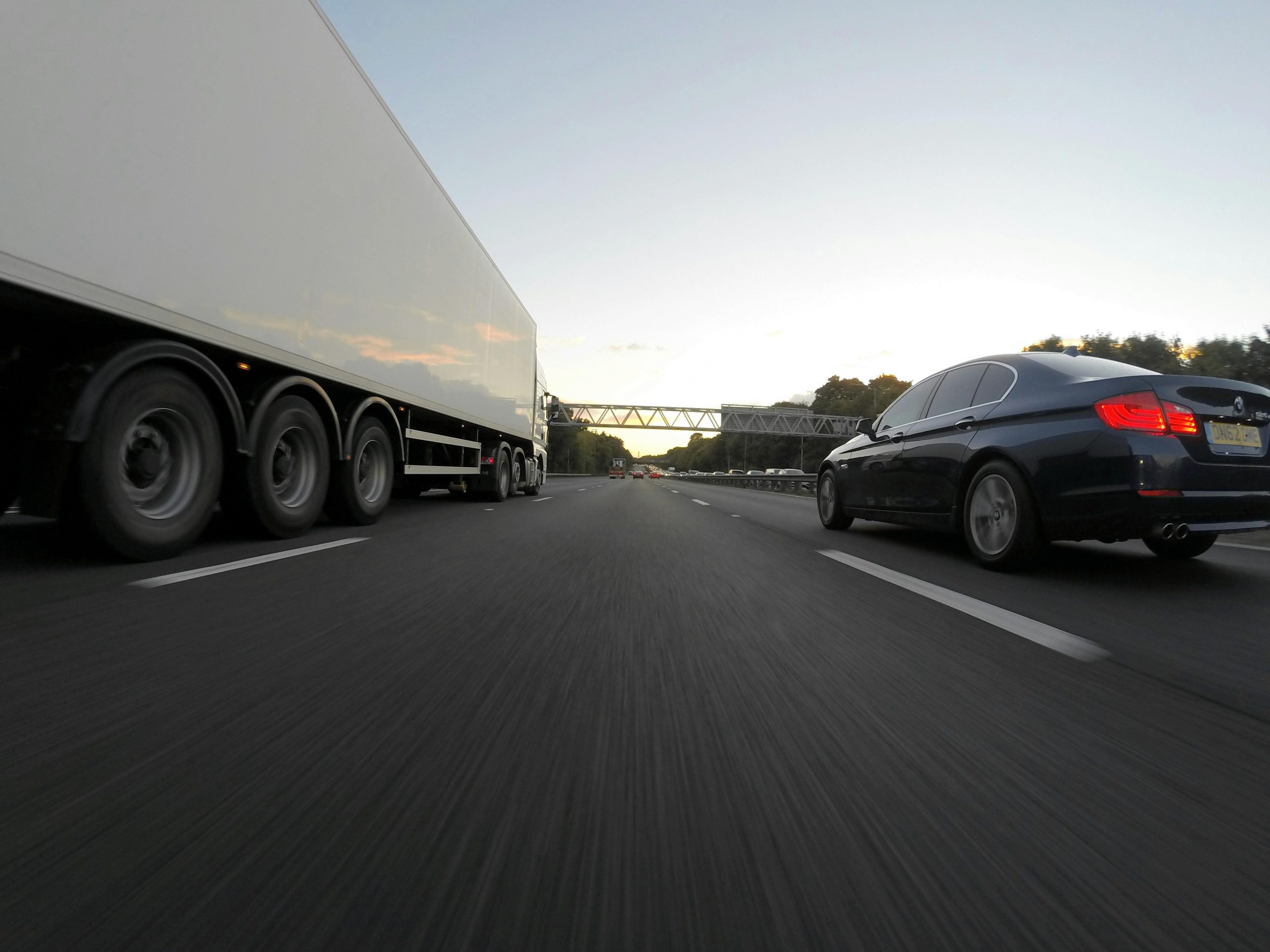 How to Judge Safe Following Distances at High Speeds